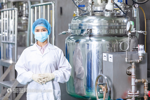 化工廠技術工人與計算機軟件開發 智能工業時代的融合與賦能